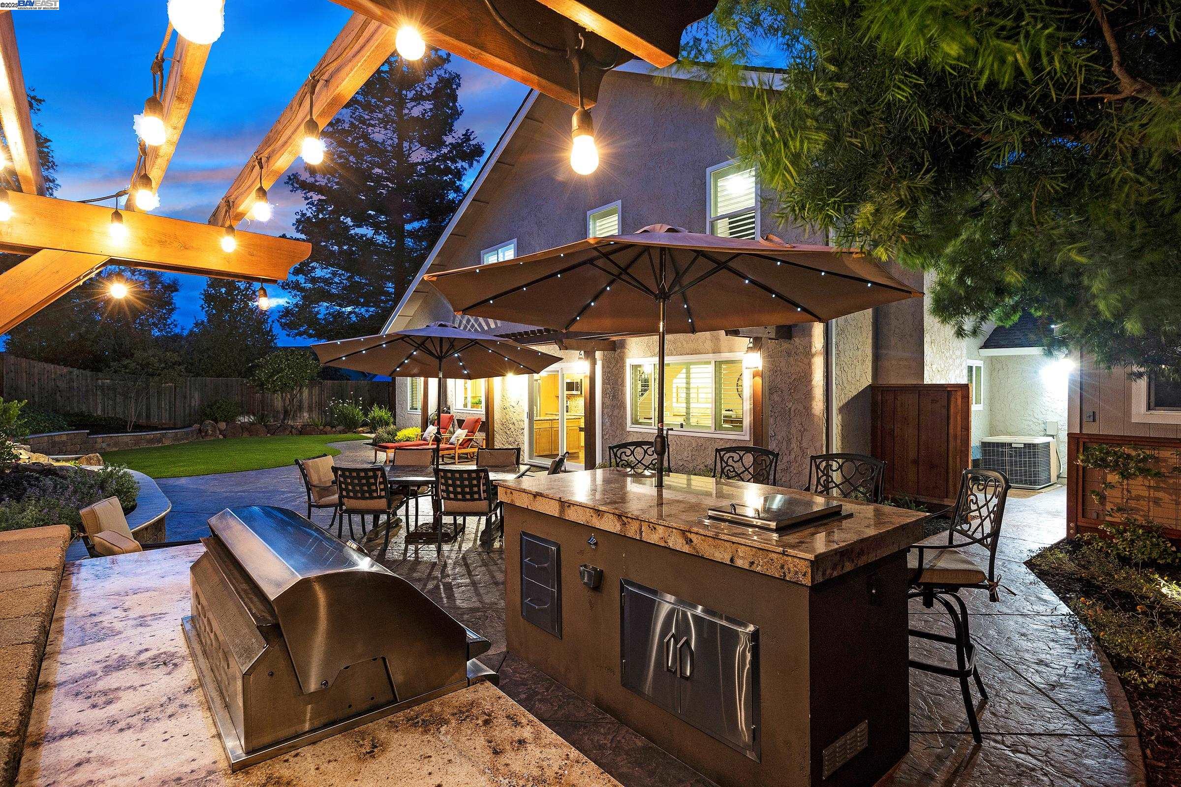 Detail Gallery Image 9 of 58 For 2843 Bluebell Cir, Antioch,  CA 94531 - 4 Beds | 2/1 Baths