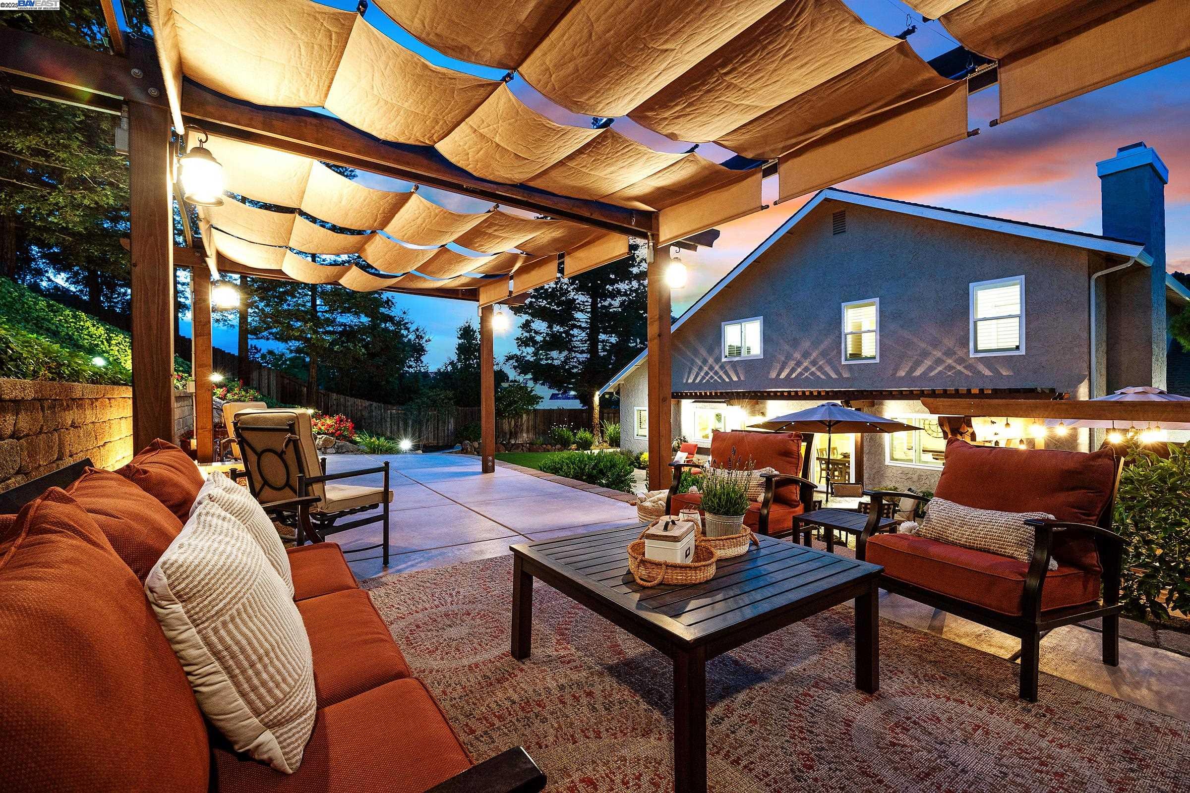 Detail Gallery Image 10 of 58 For 2843 Bluebell Cir, Antioch,  CA 94531 - 4 Beds | 2/1 Baths