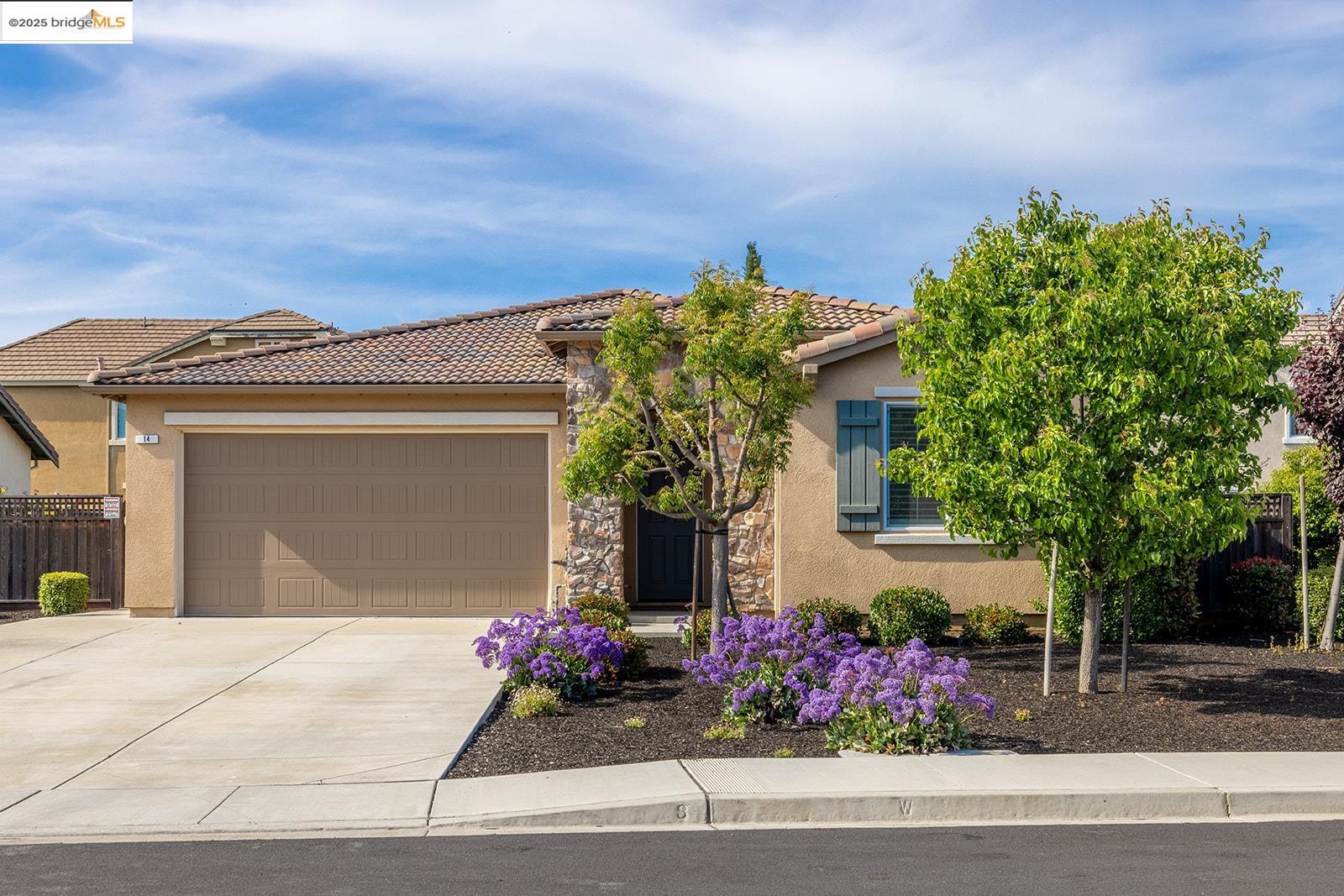 Detail Gallery Image 1 of 23 For 14 Prescott Circle, Oakley,  CA 94561-2096 - 3 Beds | 2 Baths