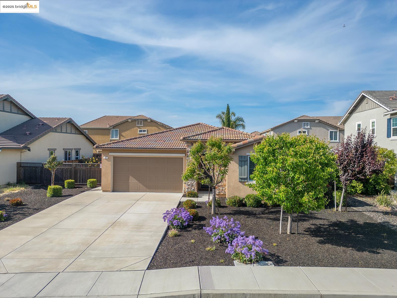 Detail Gallery Image 2 of 23 For 14 Prescott Circle, Oakley,  CA 94561-2096 - 3 Beds | 2 Baths