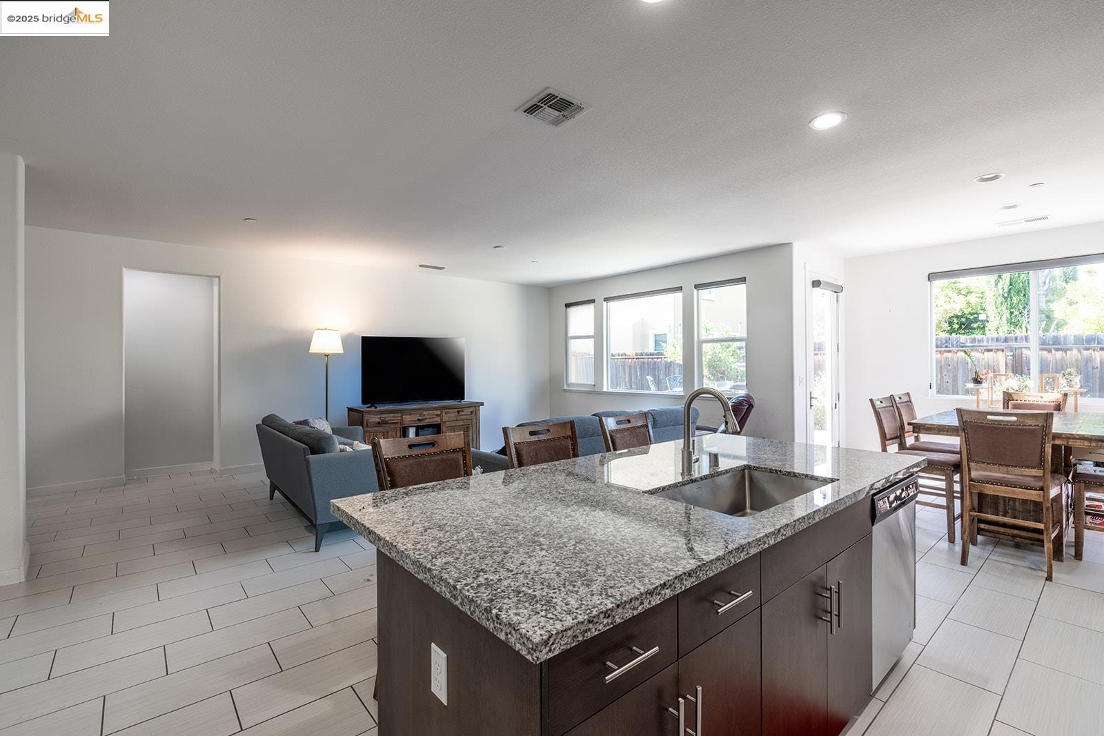 Detail Gallery Image 12 of 23 For 14 Prescott Circle, Oakley,  CA 94561-2096 - 3 Beds | 2 Baths
