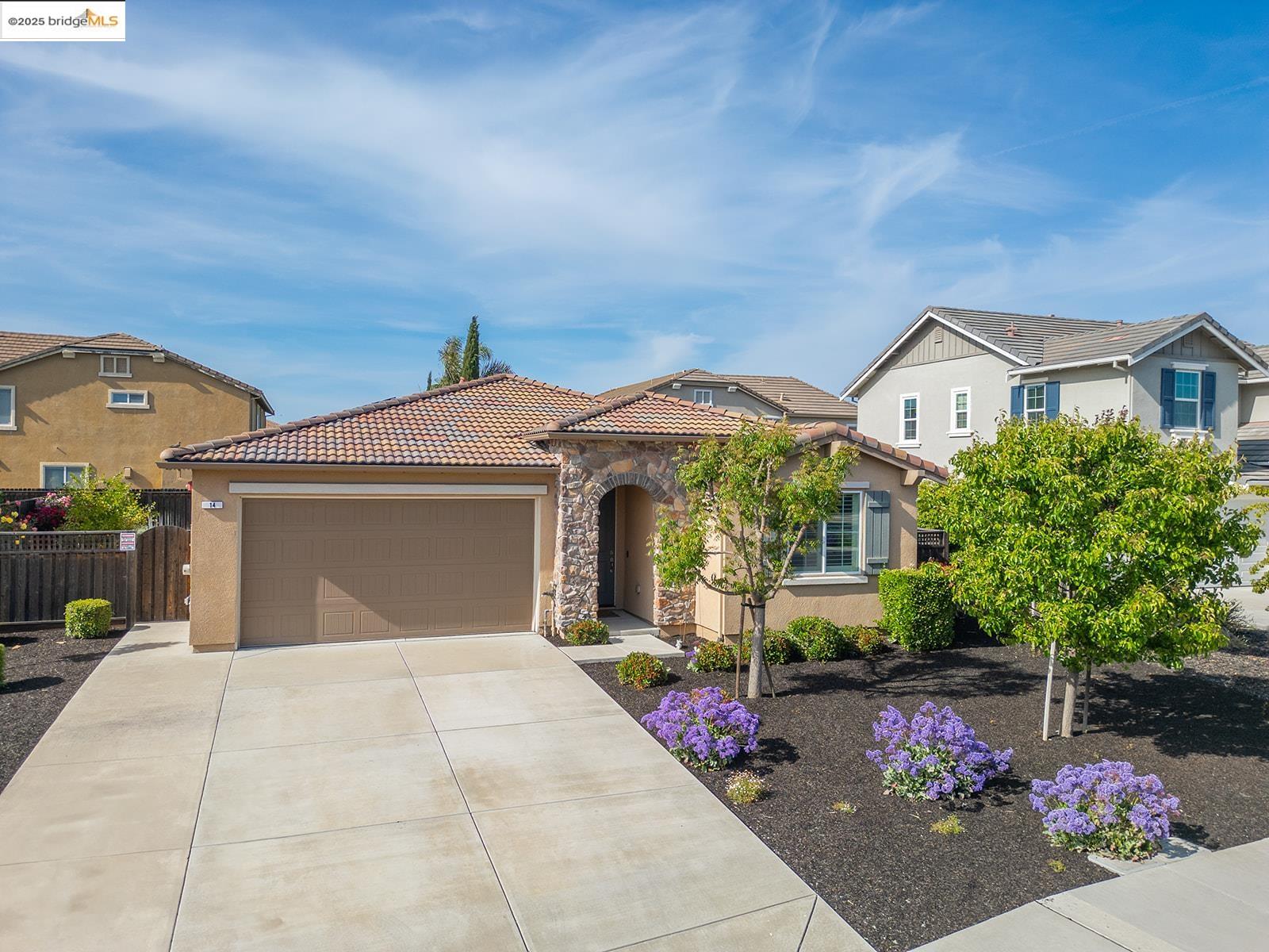 Detail Gallery Image 3 of 23 For 14 Prescott Circle, Oakley,  CA 94561-2096 - 3 Beds | 2 Baths