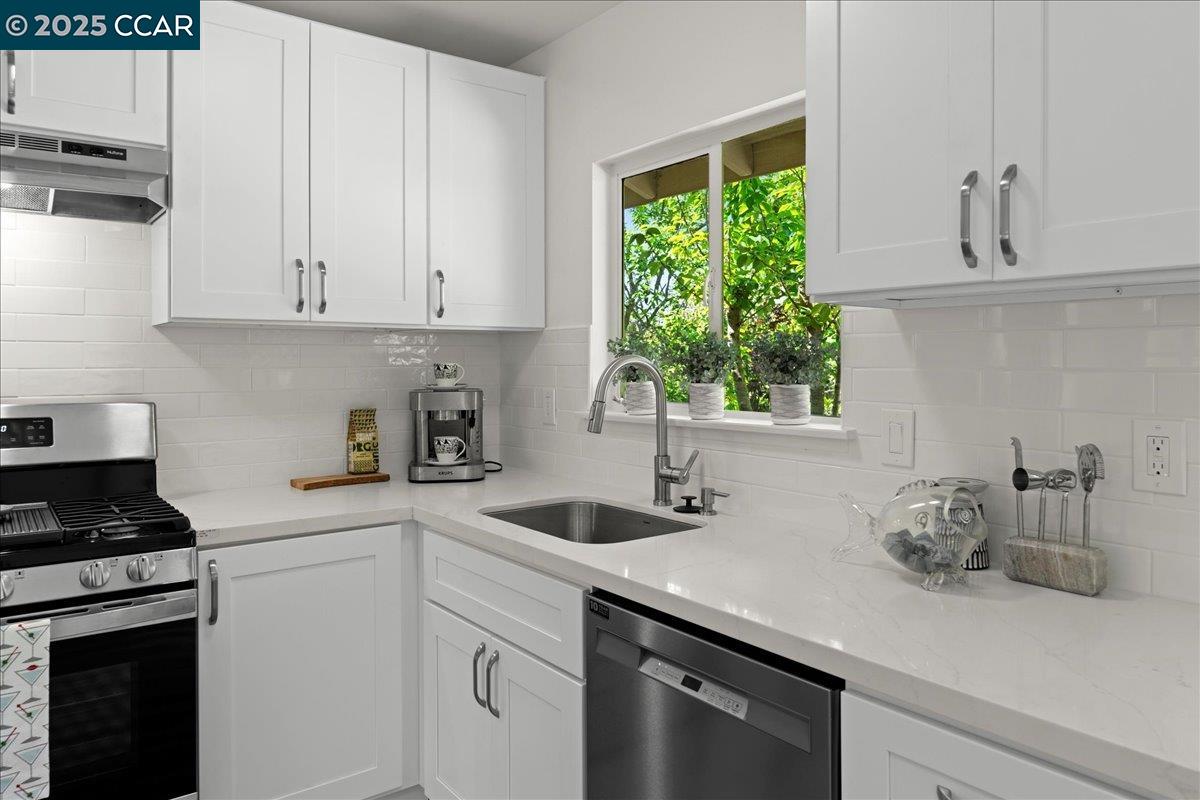 Detail Gallery Image 13 of 46 For 6615 Evergreen Ave, Oakland,  CA 94611 - 2 Beds | 1 Baths
