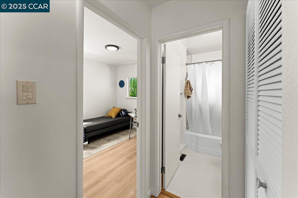 Detail Gallery Image 16 of 46 For 6615 Evergreen Ave, Oakland,  CA 94611 - 2 Beds | 1 Baths