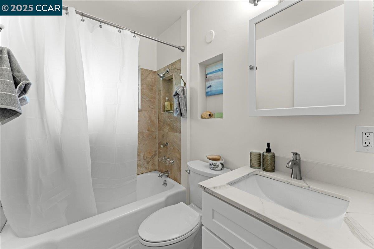 Detail Gallery Image 17 of 46 For 6615 Evergreen Ave, Oakland,  CA 94611 - 2 Beds | 1 Baths