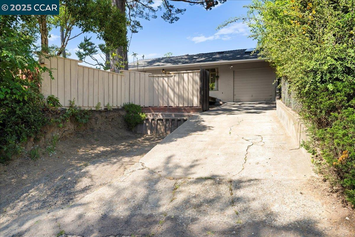 Detail Gallery Image 24 of 46 For 6615 Evergreen Ave, Oakland,  CA 94611 - 2 Beds | 1 Baths