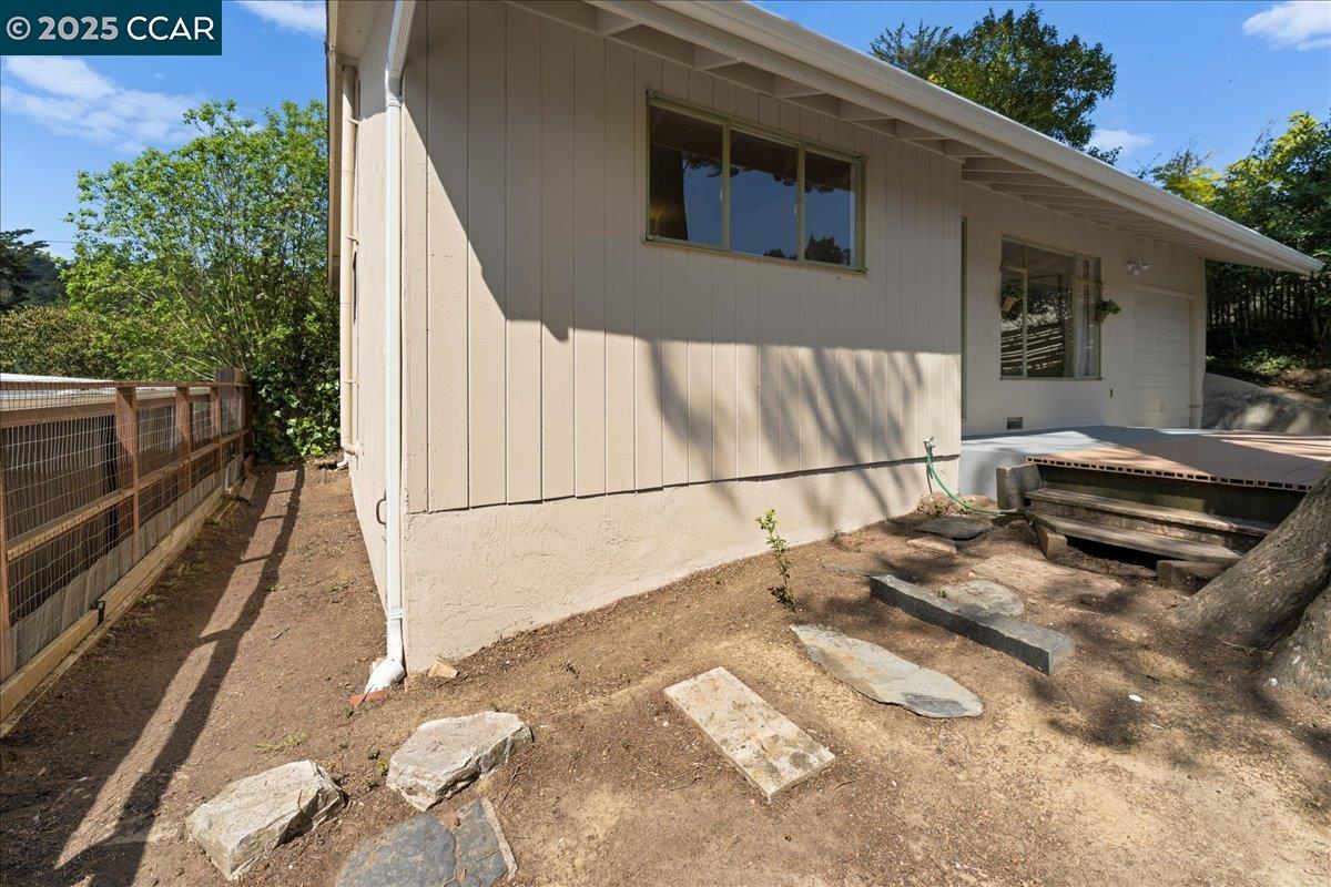 Detail Gallery Image 27 of 46 For 6615 Evergreen Ave, Oakland,  CA 94611 - 2 Beds | 1 Baths