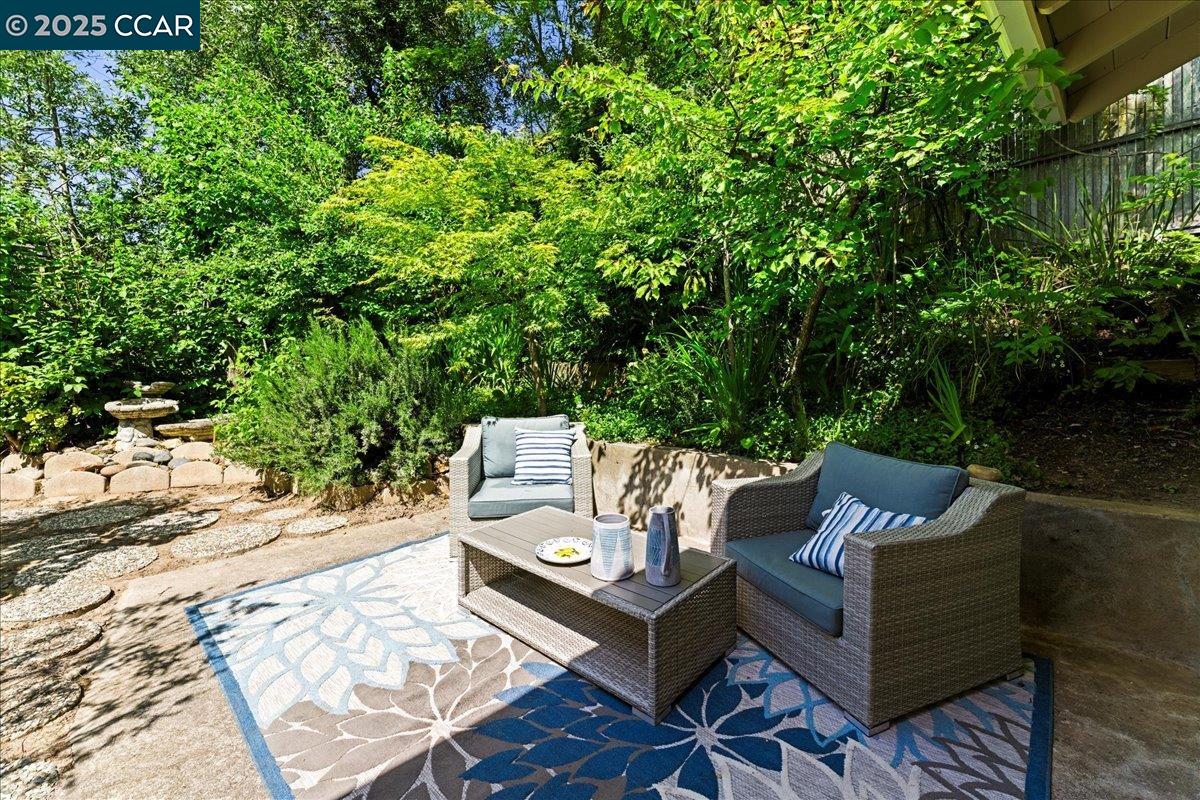 Detail Gallery Image 30 of 46 For 6615 Evergreen Ave, Oakland,  CA 94611 - 2 Beds | 1 Baths