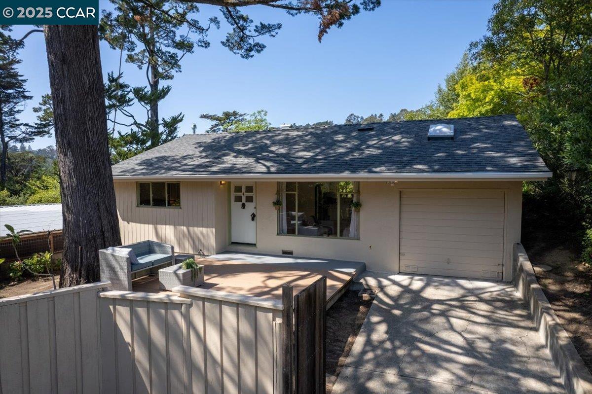 Detail Gallery Image 36 of 46 For 6615 Evergreen Ave, Oakland,  CA 94611 - 2 Beds | 1 Baths