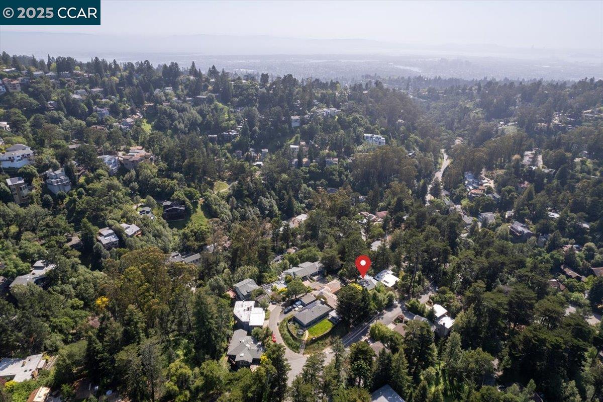 Detail Gallery Image 39 of 46 For 6615 Evergreen Ave, Oakland,  CA 94611 - 2 Beds | 1 Baths