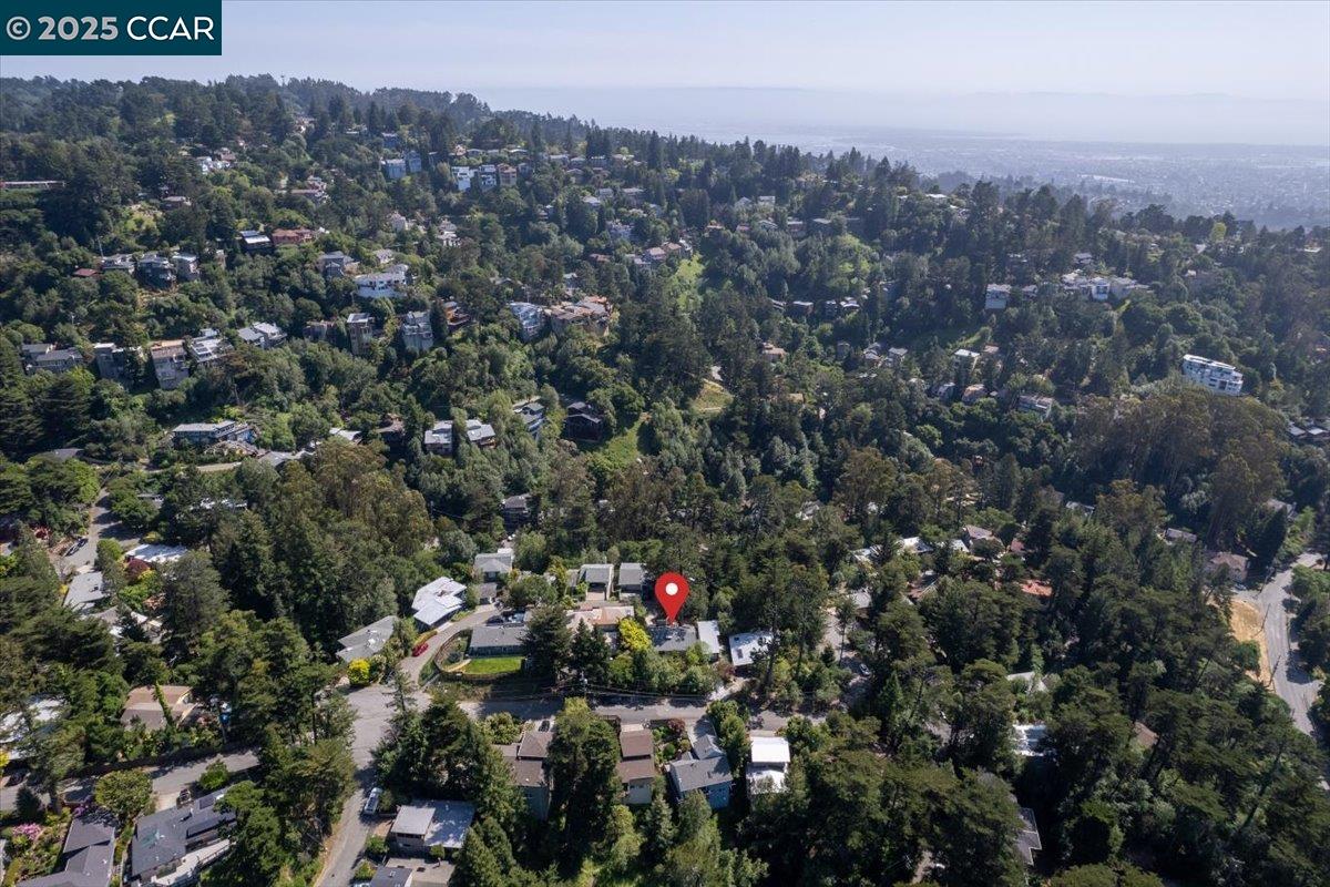 Detail Gallery Image 40 of 46 For 6615 Evergreen Ave, Oakland,  CA 94611 - 2 Beds | 1 Baths