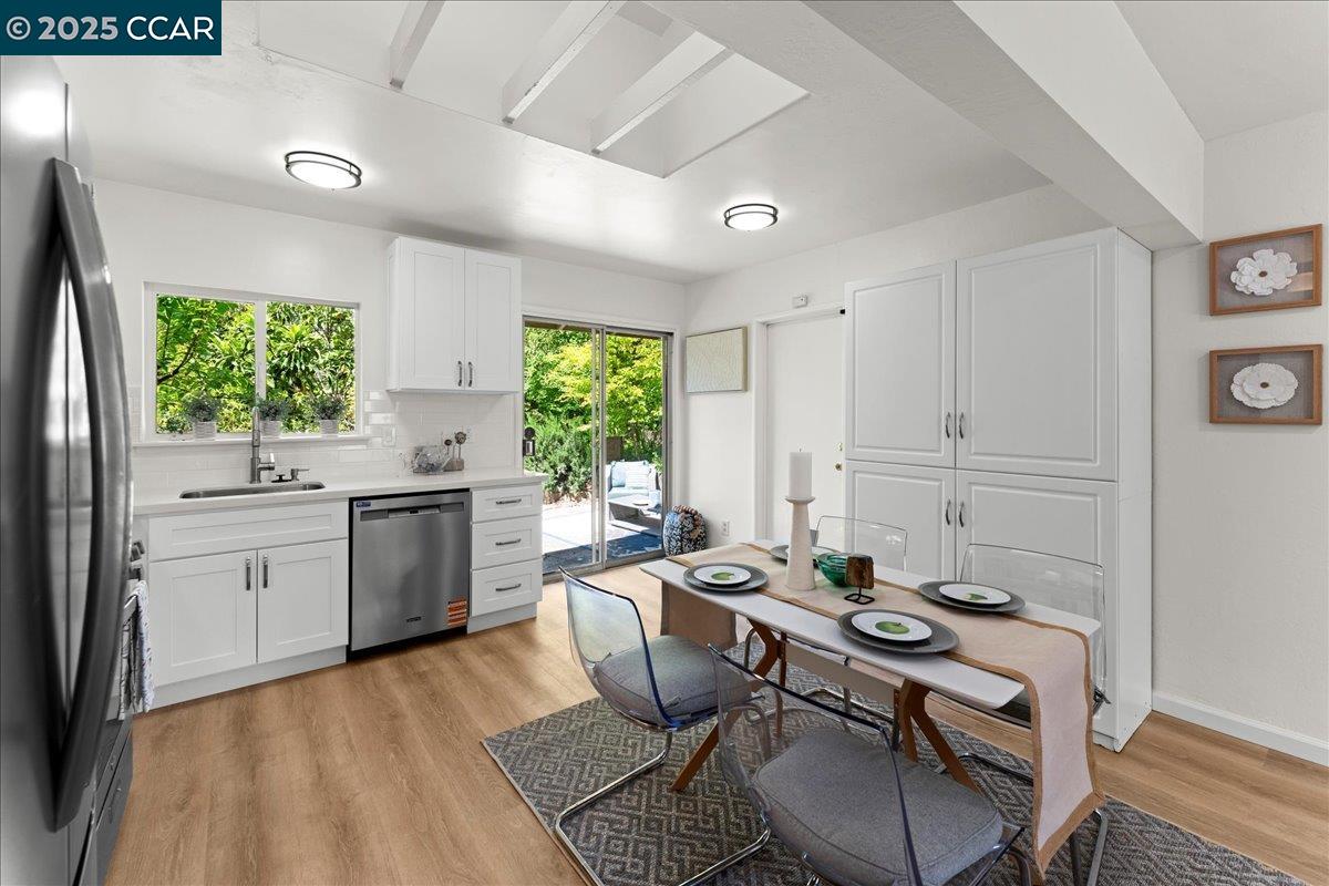 Detail Gallery Image 7 of 46 For 6615 Evergreen Ave, Oakland,  CA 94611 - 2 Beds | 1 Baths