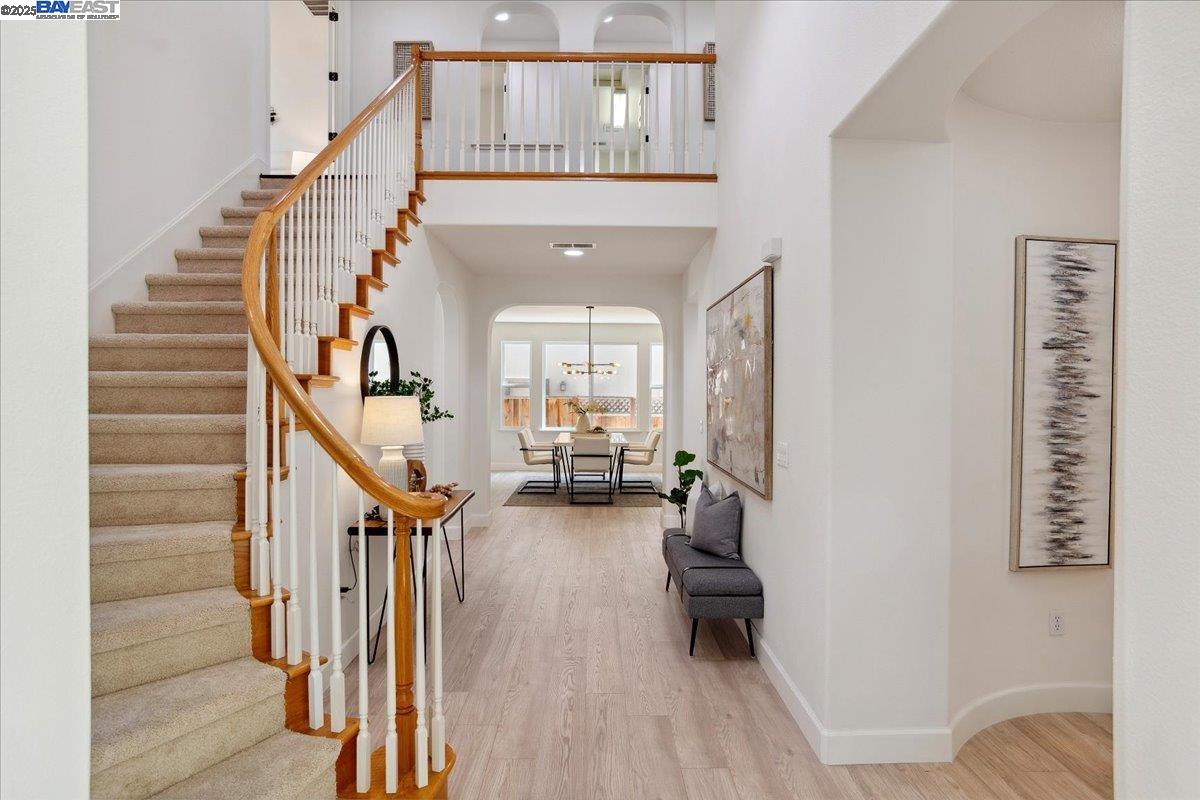 Detail Gallery Image 8 of 47 For 1139 Deer Creek Ct, Pleasanton,  CA 94566 - 5 Beds | 4 Baths