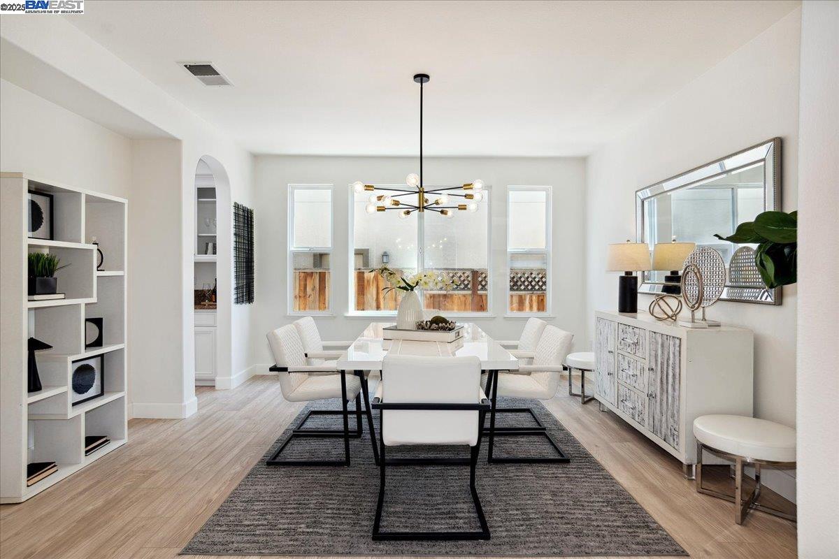 Detail Gallery Image 9 of 47 For 1139 Deer Creek Ct, Pleasanton,  CA 94566 - 5 Beds | 4 Baths