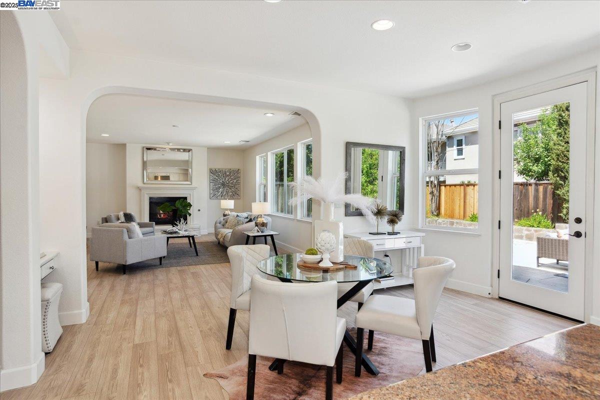 Detail Gallery Image 11 of 47 For 1139 Deer Creek Ct, Pleasanton,  CA 94566 - 5 Beds | 4 Baths