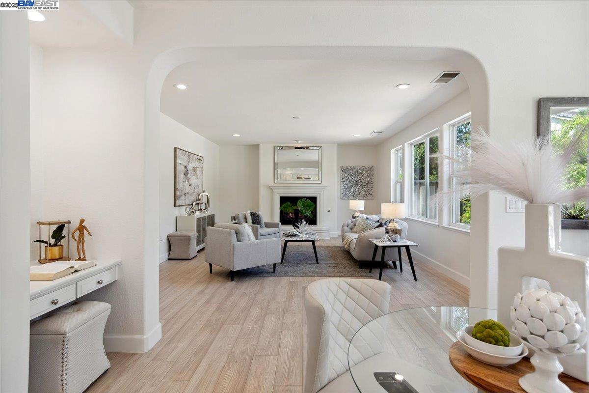 Detail Gallery Image 12 of 47 For 1139 Deer Creek Ct, Pleasanton,  CA 94566 - 5 Beds | 4 Baths
