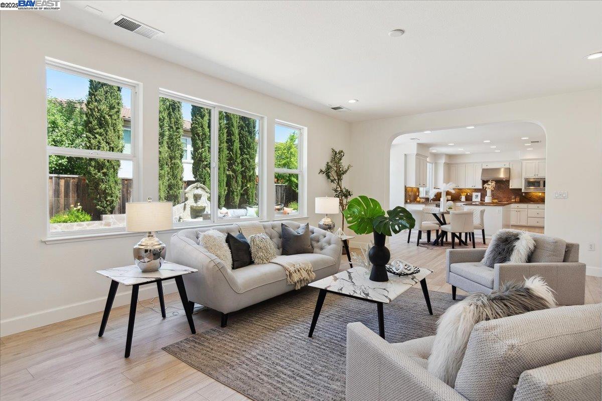 Detail Gallery Image 14 of 47 For 1139 Deer Creek Ct, Pleasanton,  CA 94566 - 5 Beds | 4 Baths
