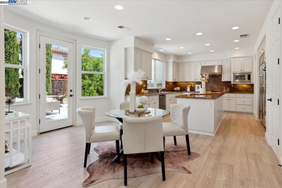 Detail Gallery Image 15 of 47 For 1139 Deer Creek Ct, Pleasanton,  CA 94566 - 5 Beds | 4 Baths