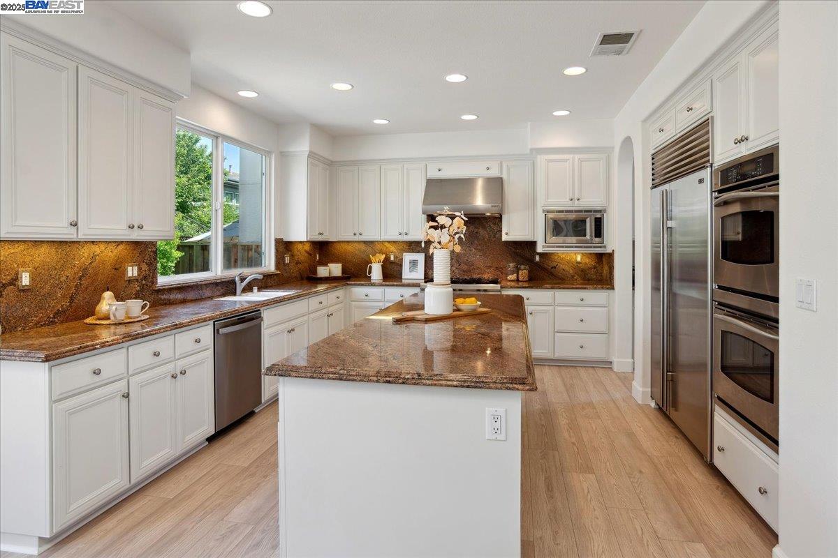Detail Gallery Image 16 of 47 For 1139 Deer Creek Ct, Pleasanton,  CA 94566 - 5 Beds | 4 Baths