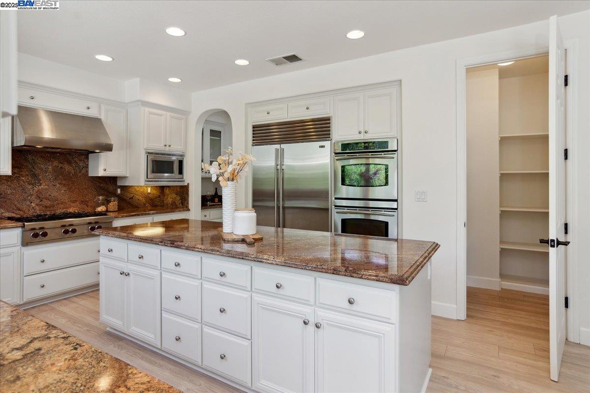 Detail Gallery Image 17 of 47 For 1139 Deer Creek Ct, Pleasanton,  CA 94566 - 5 Beds | 4 Baths