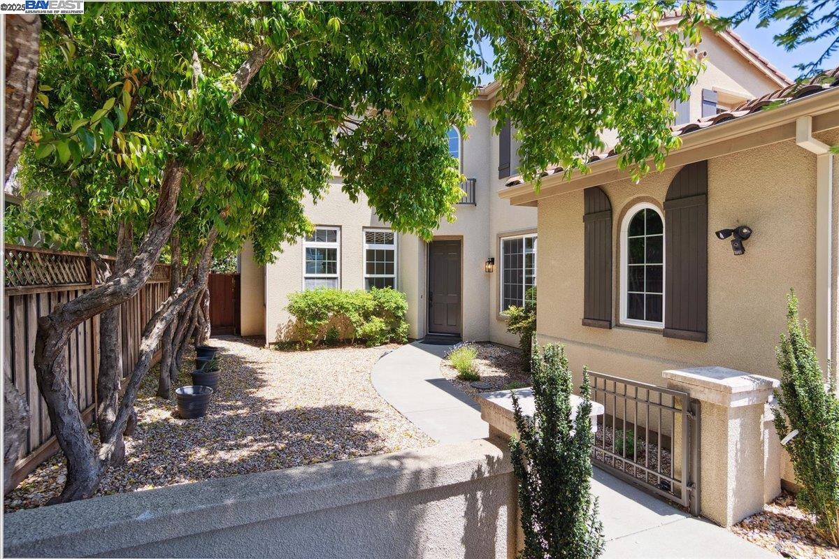 Detail Gallery Image 4 of 47 For 1139 Deer Creek Ct, Pleasanton,  CA 94566 - 5 Beds | 4 Baths