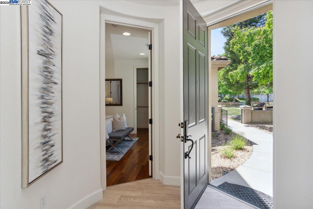 Detail Gallery Image 5 of 47 For 1139 Deer Creek Ct, Pleasanton,  CA 94566 - 5 Beds | 4 Baths