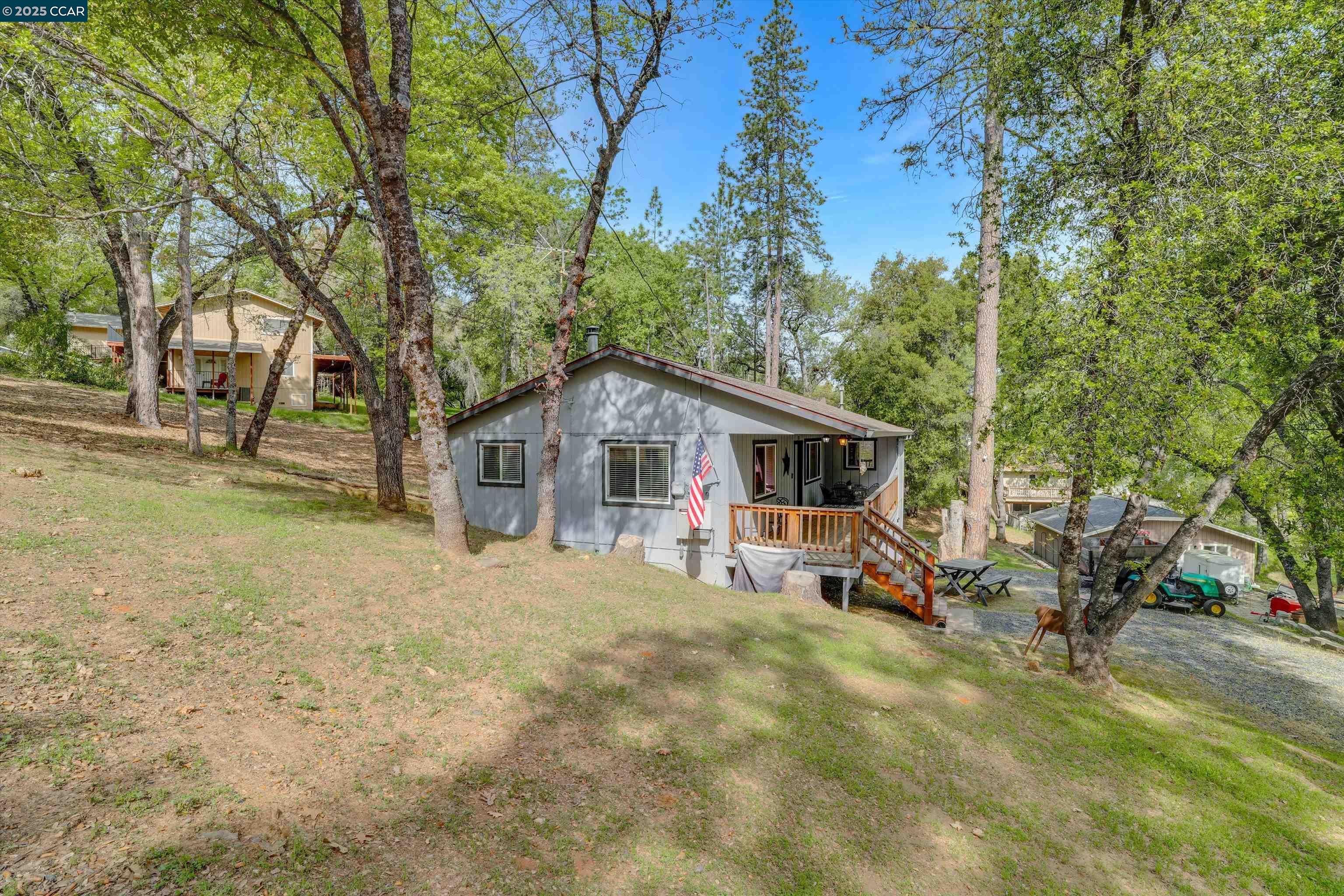 Detail Gallery Image 4 of 58 For 18996 Digger Pine St, Groveland,  CA 95321 - 2 Beds | 2 Baths