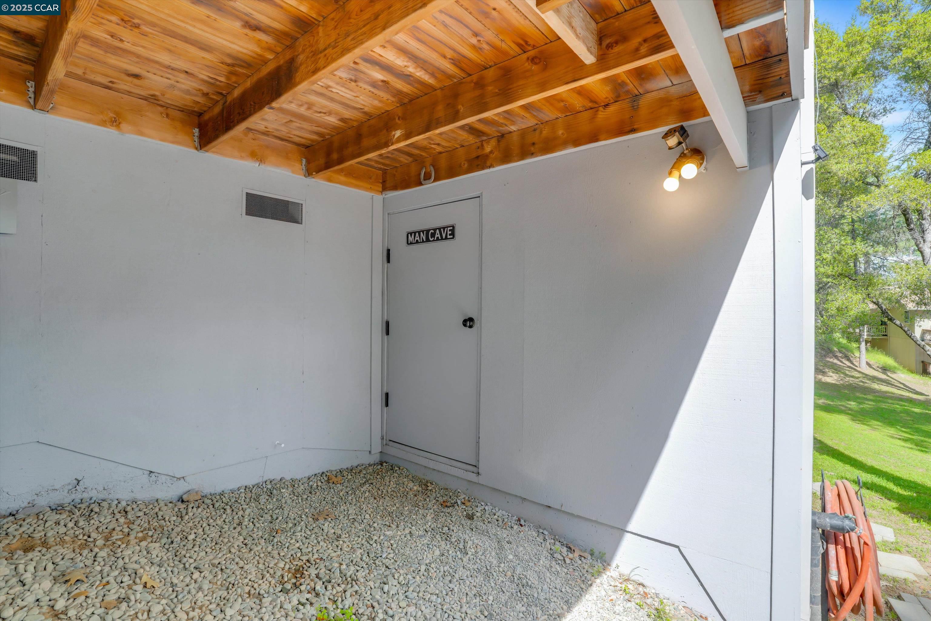 Detail Gallery Image 8 of 58 For 18996 Digger Pine St, Groveland,  CA 95321 - 2 Beds | 2 Baths