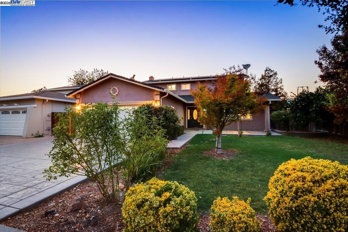 Detail Gallery Image 1 of 29 For 5921 Indian Ave, San Jose,  CA 95123 - 5 Beds | 3 Baths