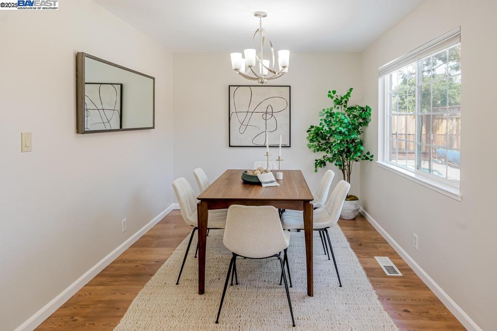Detail Gallery Image 6 of 29 For 5921 Indian Ave, San Jose,  CA 95123 - 5 Beds | 3 Baths