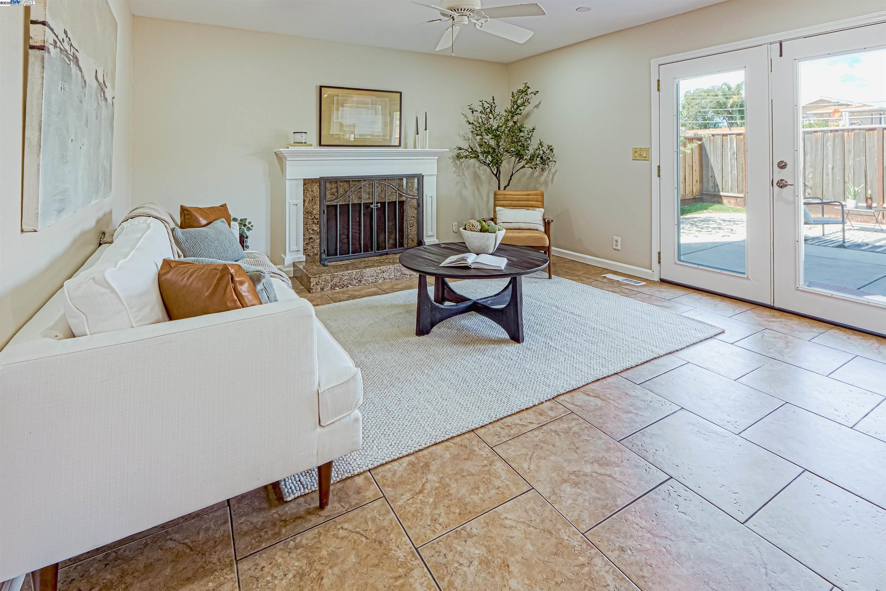 Detail Gallery Image 7 of 29 For 5921 Indian Ave, San Jose,  CA 95123 - 5 Beds | 3 Baths