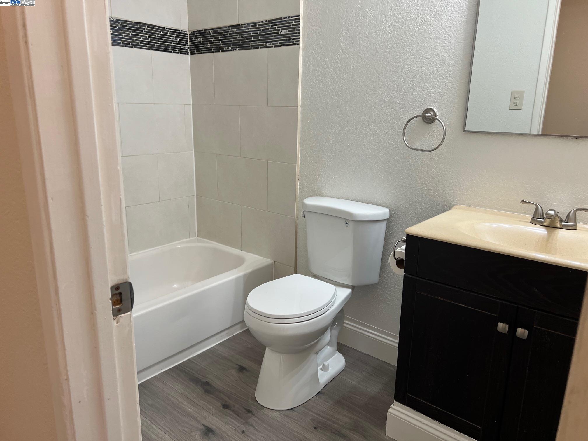 Detail Gallery Image 13 of 16 For 2202 Banyan Way, Antioch,  CA 94509 - 4 Beds | 2/1 Baths