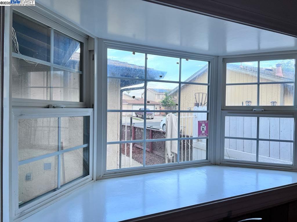 Detail Gallery Image 4 of 16 For 2202 Banyan Way, Antioch,  CA 94509 - 4 Beds | 2/1 Baths