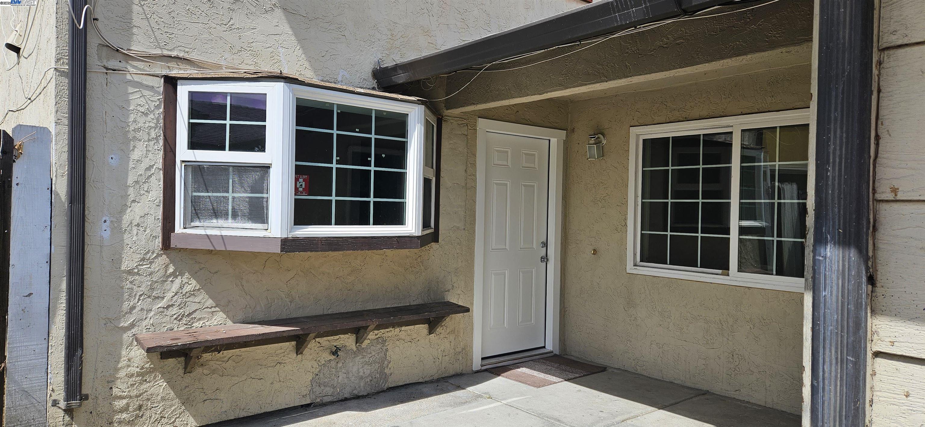 Detail Gallery Image 5 of 16 For 2202 Banyan Way, Antioch,  CA 94509 - 4 Beds | 2/1 Baths