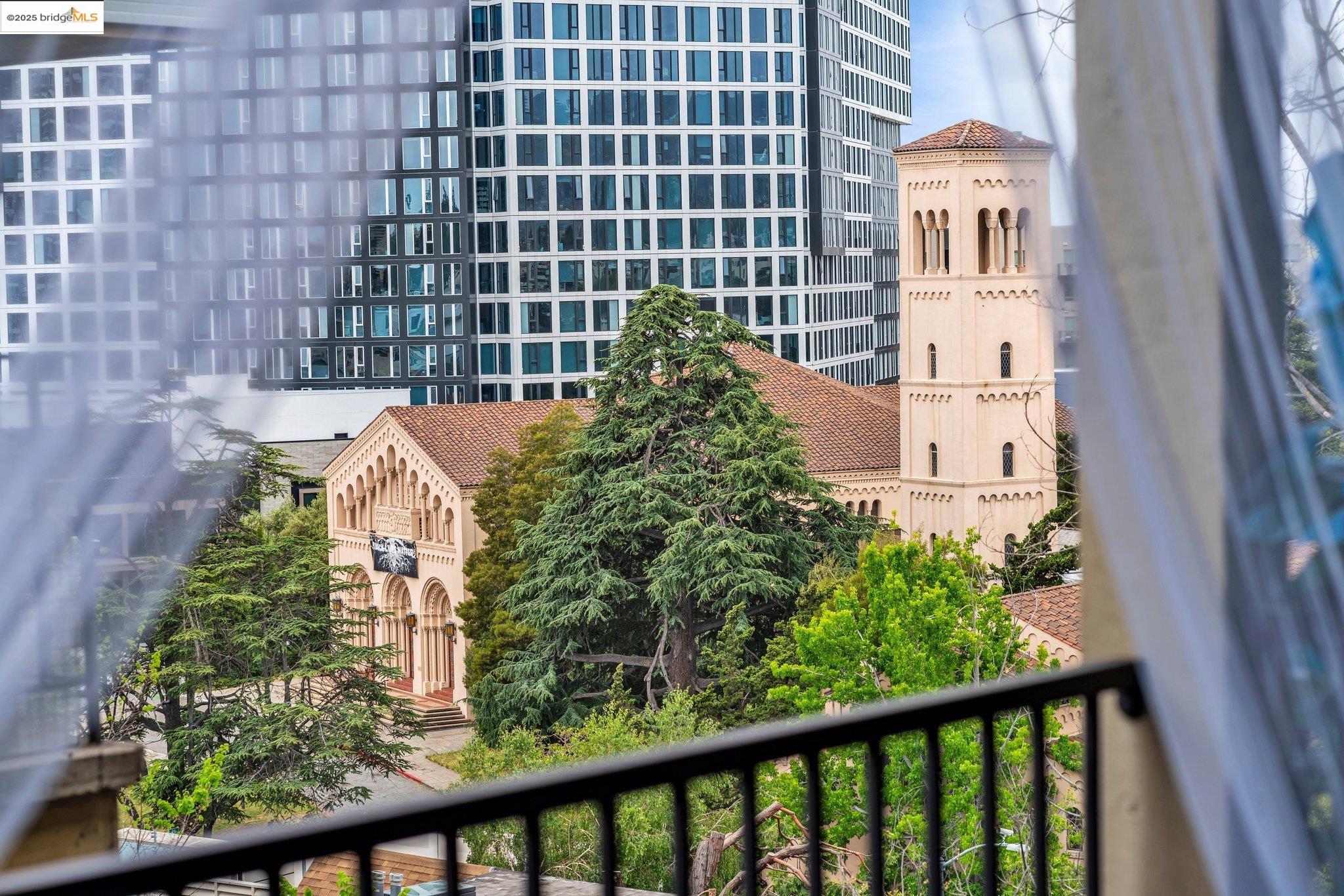 Detail Gallery Image 1 of 27 For 85 Vernon #206,  Oakland,  CA 94610 - 1 Beds | 1 Baths