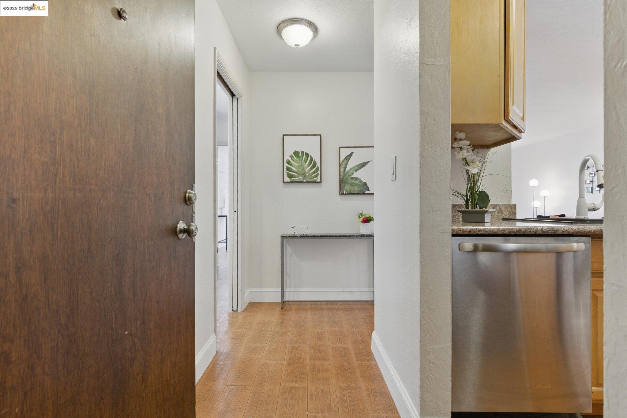 Detail Gallery Image 3 of 27 For 85 Vernon #206,  Oakland,  CA 94610 - 1 Beds | 1 Baths