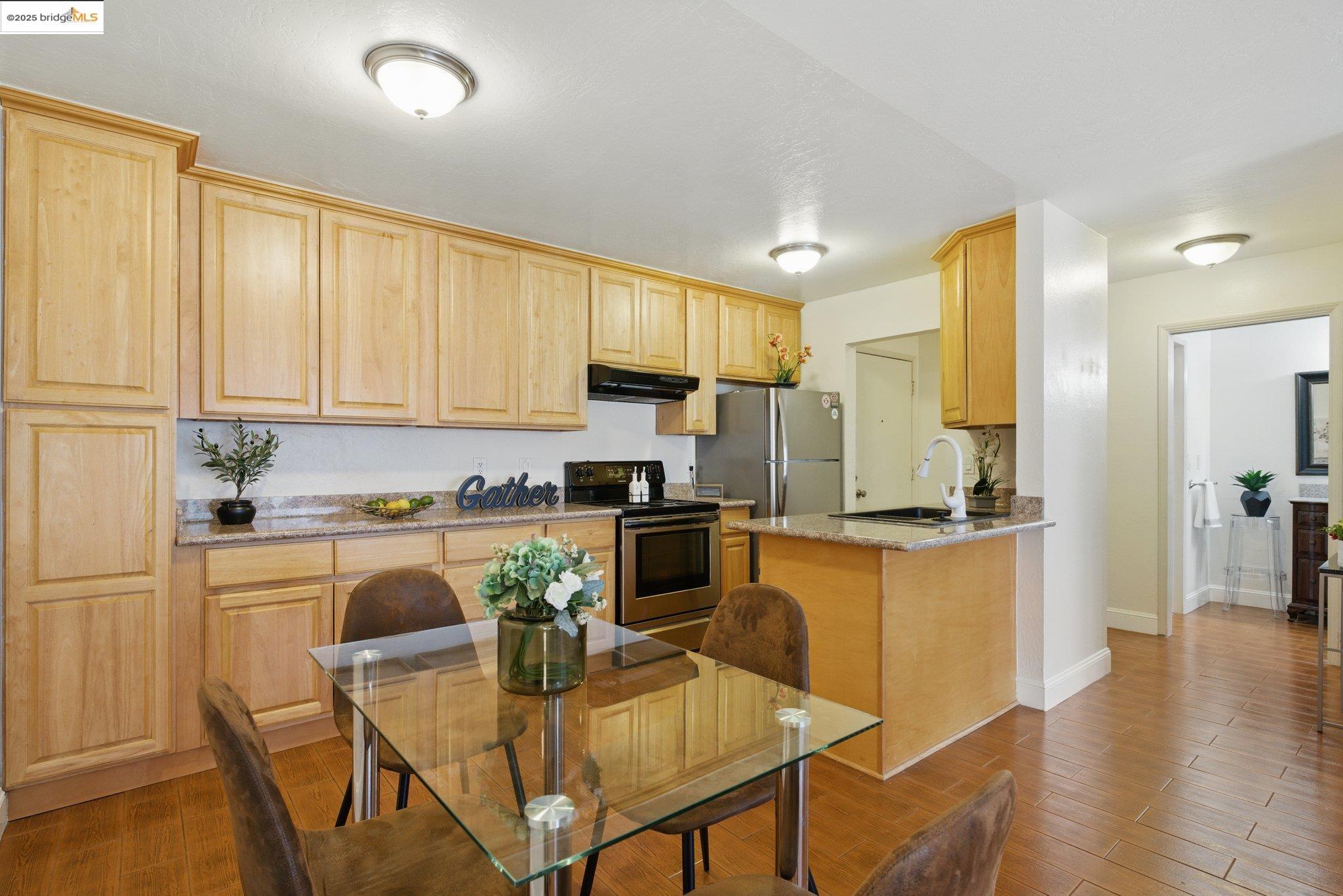 Detail Gallery Image 4 of 27 For 85 Vernon #206,  Oakland,  CA 94610 - 1 Beds | 1 Baths