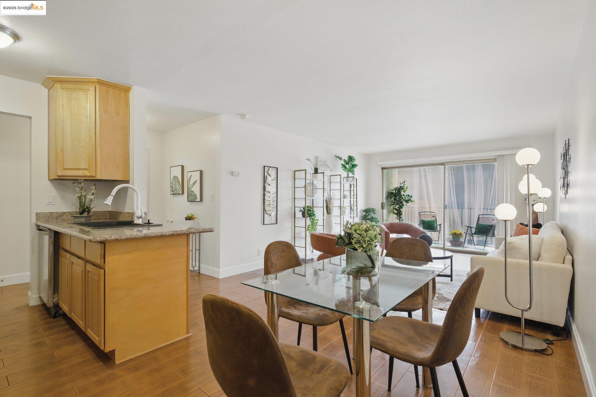 Detail Gallery Image 7 of 27 For 85 Vernon #206,  Oakland,  CA 94610 - 1 Beds | 1 Baths