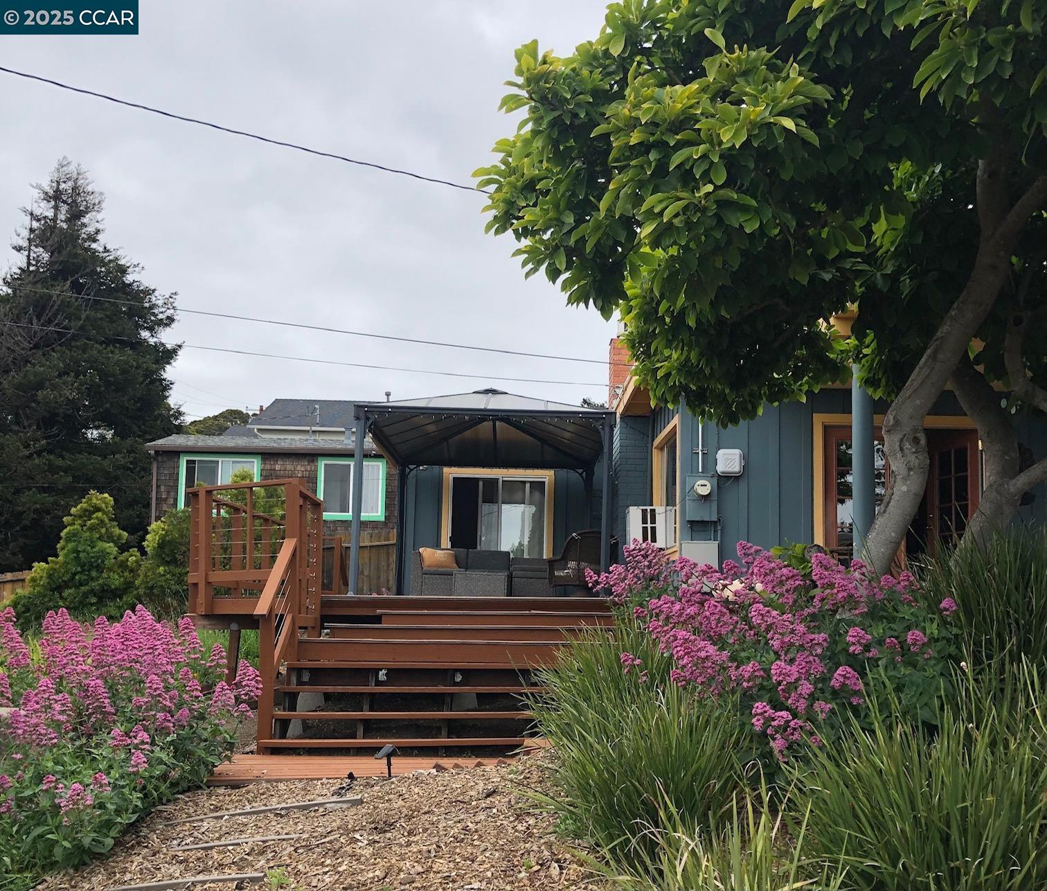 Detail Gallery Image 3 of 46 For 1502 Hillcrest Road, San Pablo,  CA 94806 - 2 Beds | 2/1 Baths