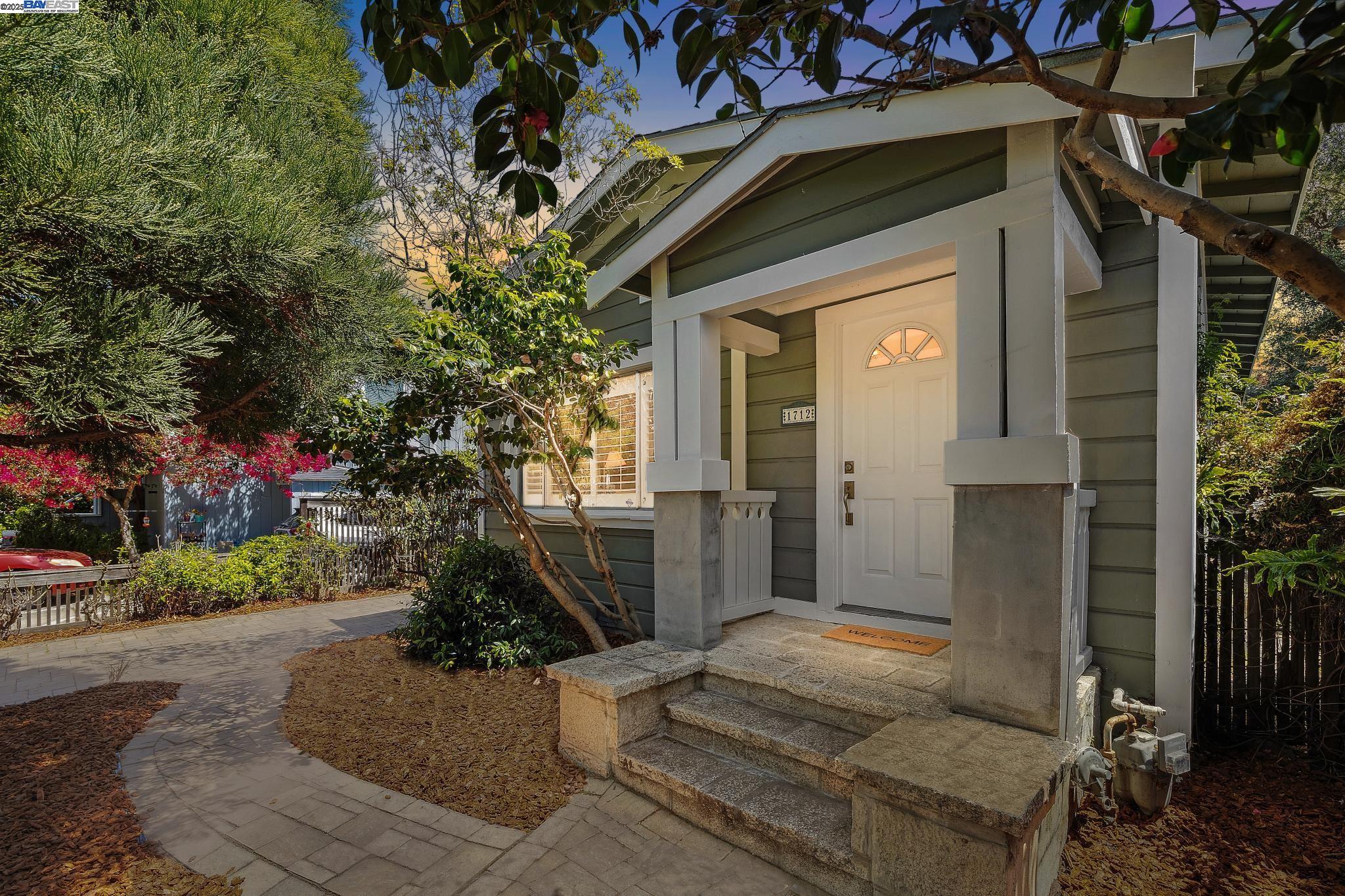 Detail Gallery Image 1 of 1 For 1712 Willow St, Alameda,  CA 94501 - 3 Beds | 2 Baths