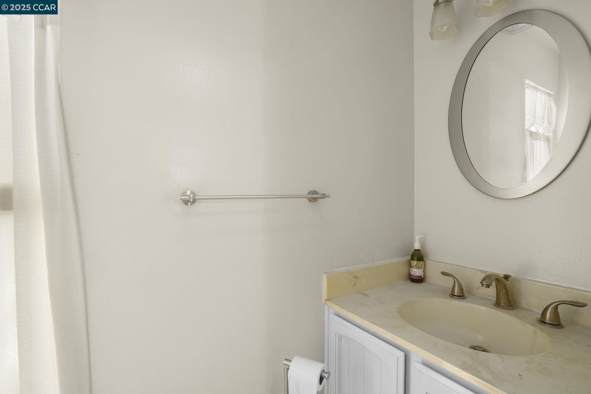 Detail Gallery Image 12 of 24 For 532 Ridgeview Ct, Pleasant Hill,  CA 94523-1024 - 3 Beds | 2/1 Baths