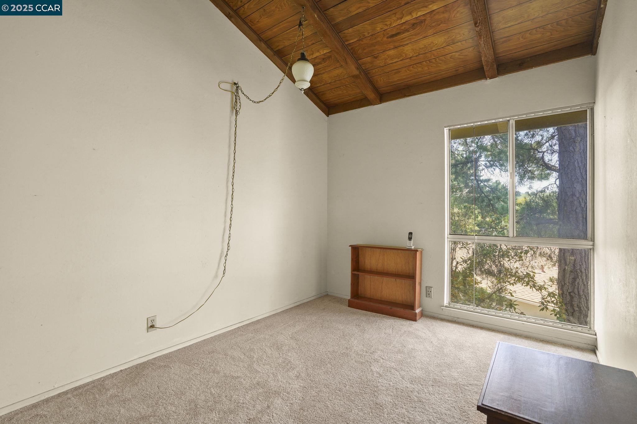 Detail Gallery Image 20 of 24 For 532 Ridgeview Ct, Pleasant Hill,  CA 94523-1024 - 3 Beds | 2/1 Baths