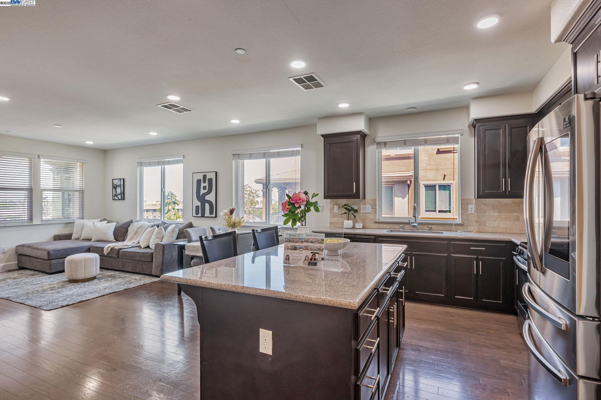 Detail Gallery Image 11 of 39 For 5681 Pandorea Terrace, Newark,  CA 94560 - 3 Beds | 3 Baths