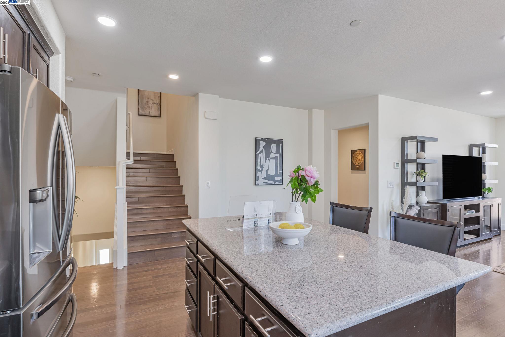 Detail Gallery Image 14 of 39 For 5681 Pandorea Terrace, Newark,  CA 94560 - 3 Beds | 3 Baths