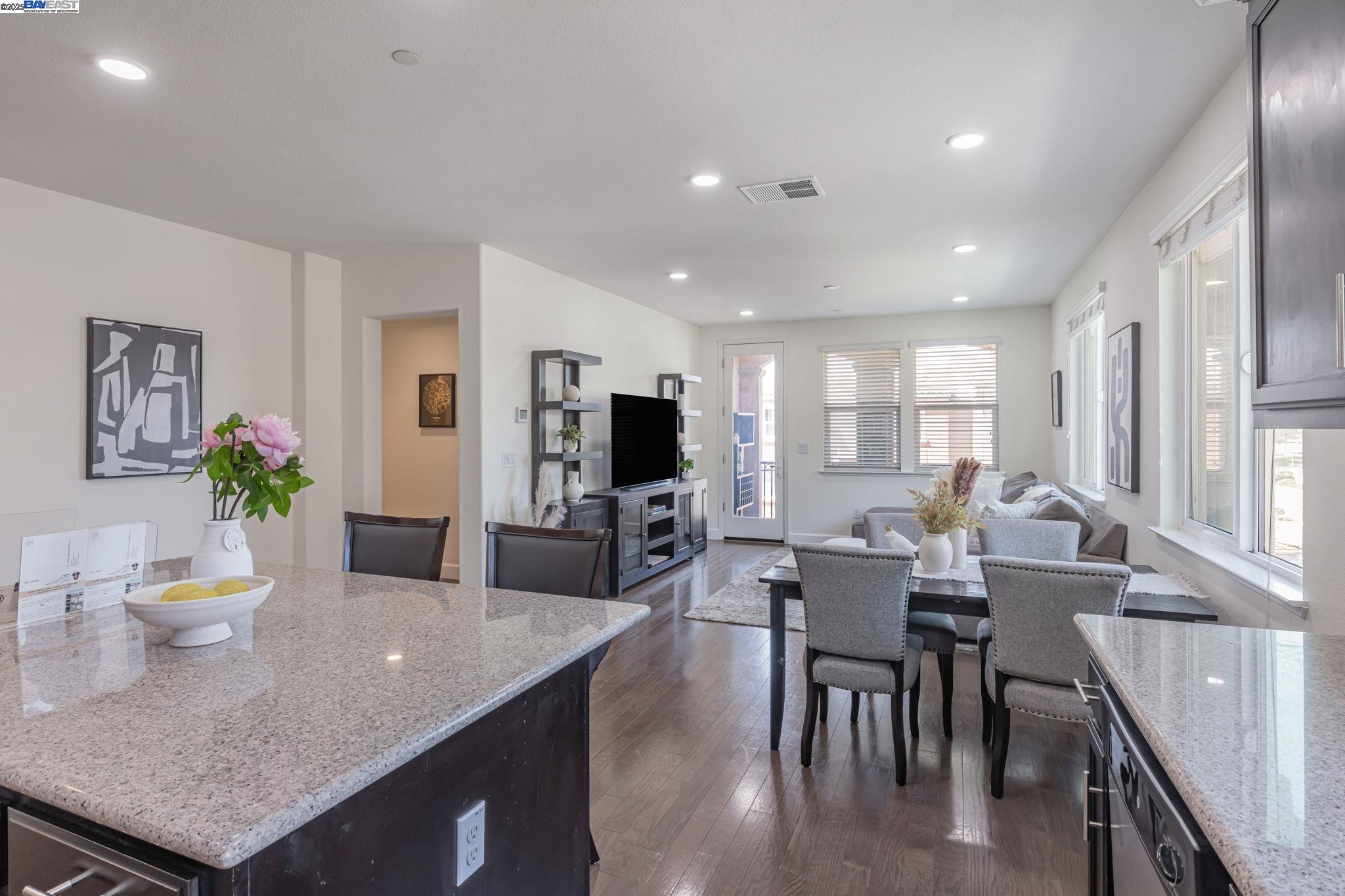 Detail Gallery Image 15 of 39 For 5681 Pandorea Terrace, Newark,  CA 94560 - 3 Beds | 3 Baths