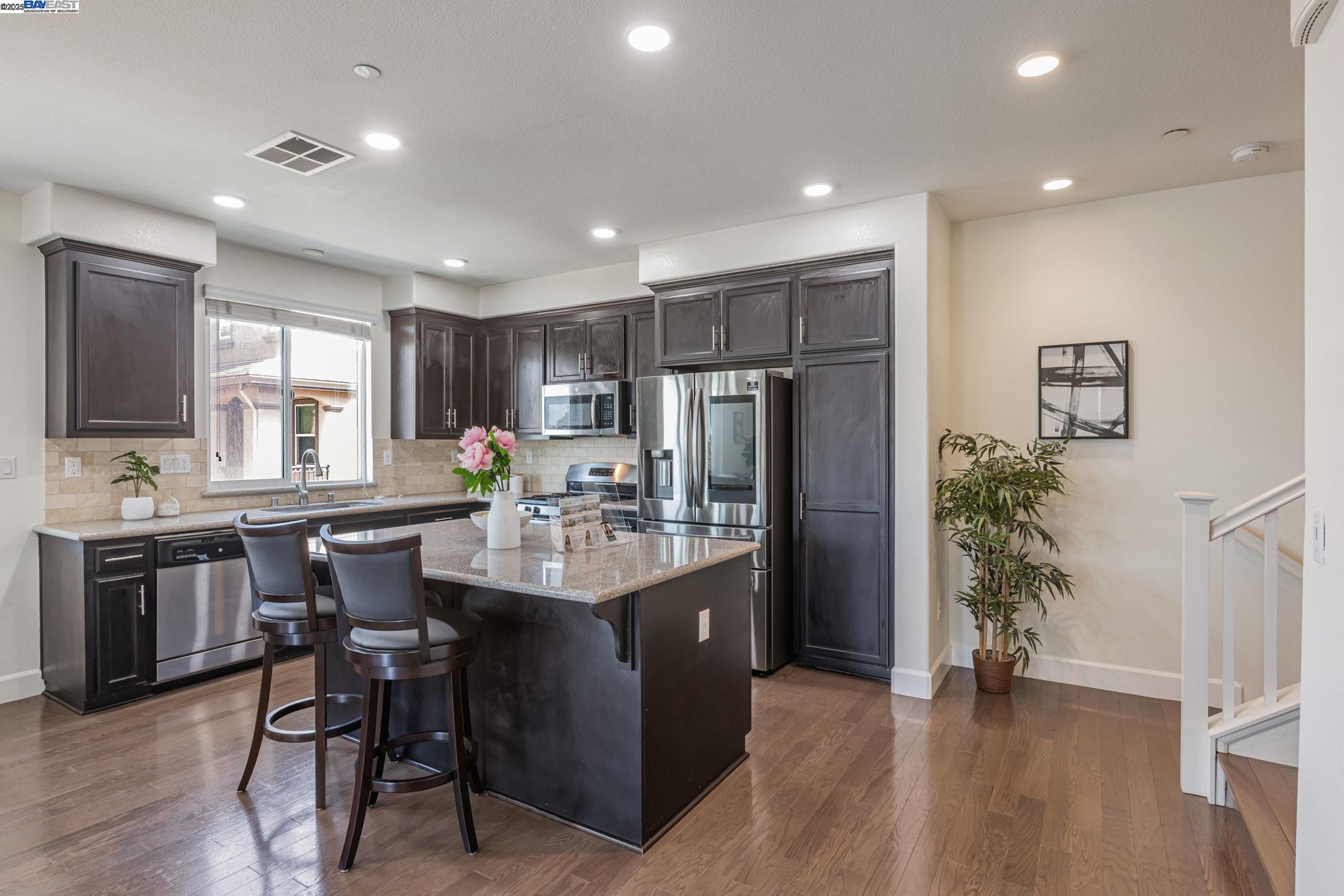 Detail Gallery Image 17 of 39 For 5681 Pandorea Terrace, Newark,  CA 94560 - 3 Beds | 3 Baths