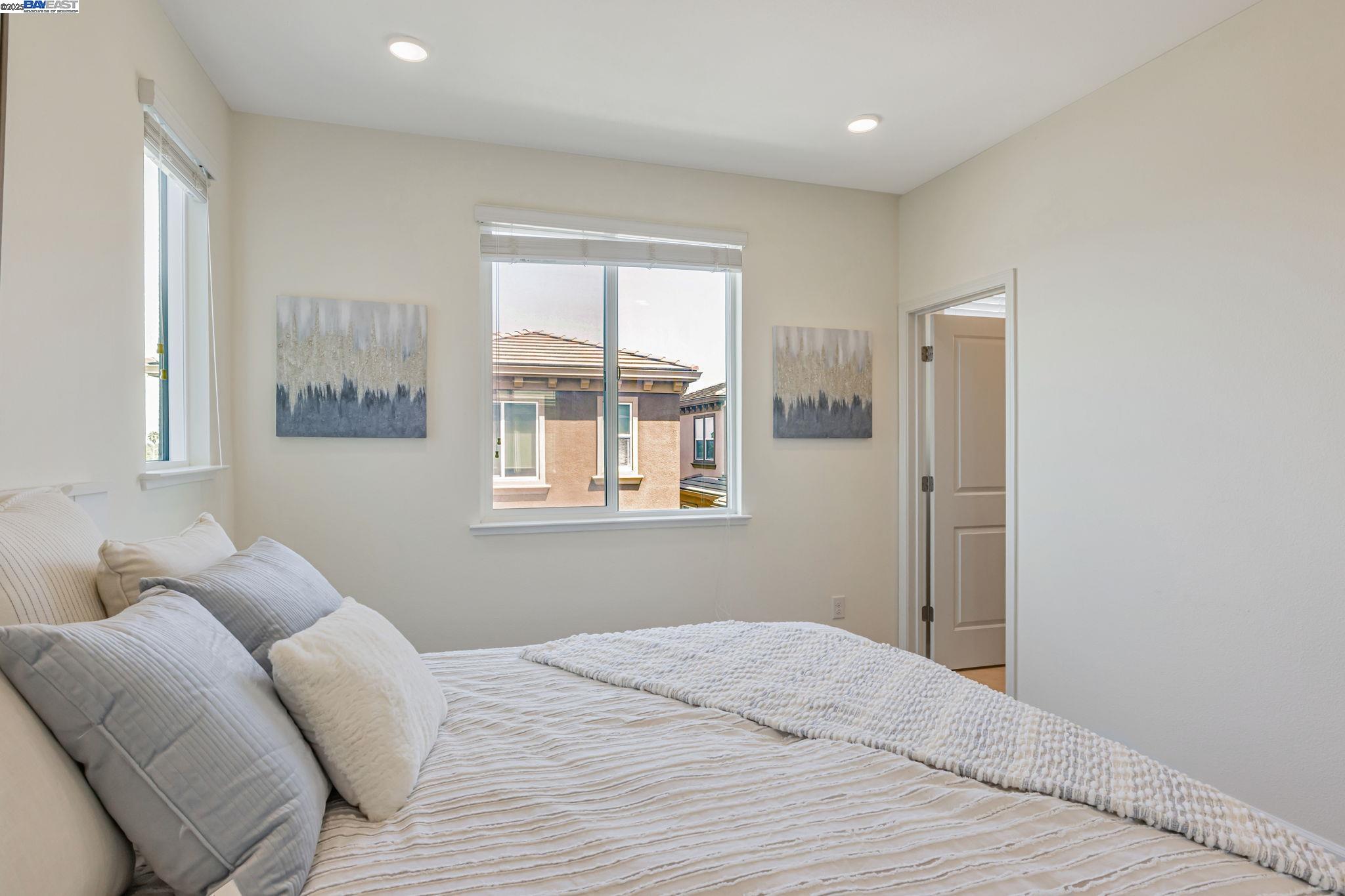Detail Gallery Image 22 of 39 For 5681 Pandorea Terrace, Newark,  CA 94560 - 3 Beds | 3 Baths
