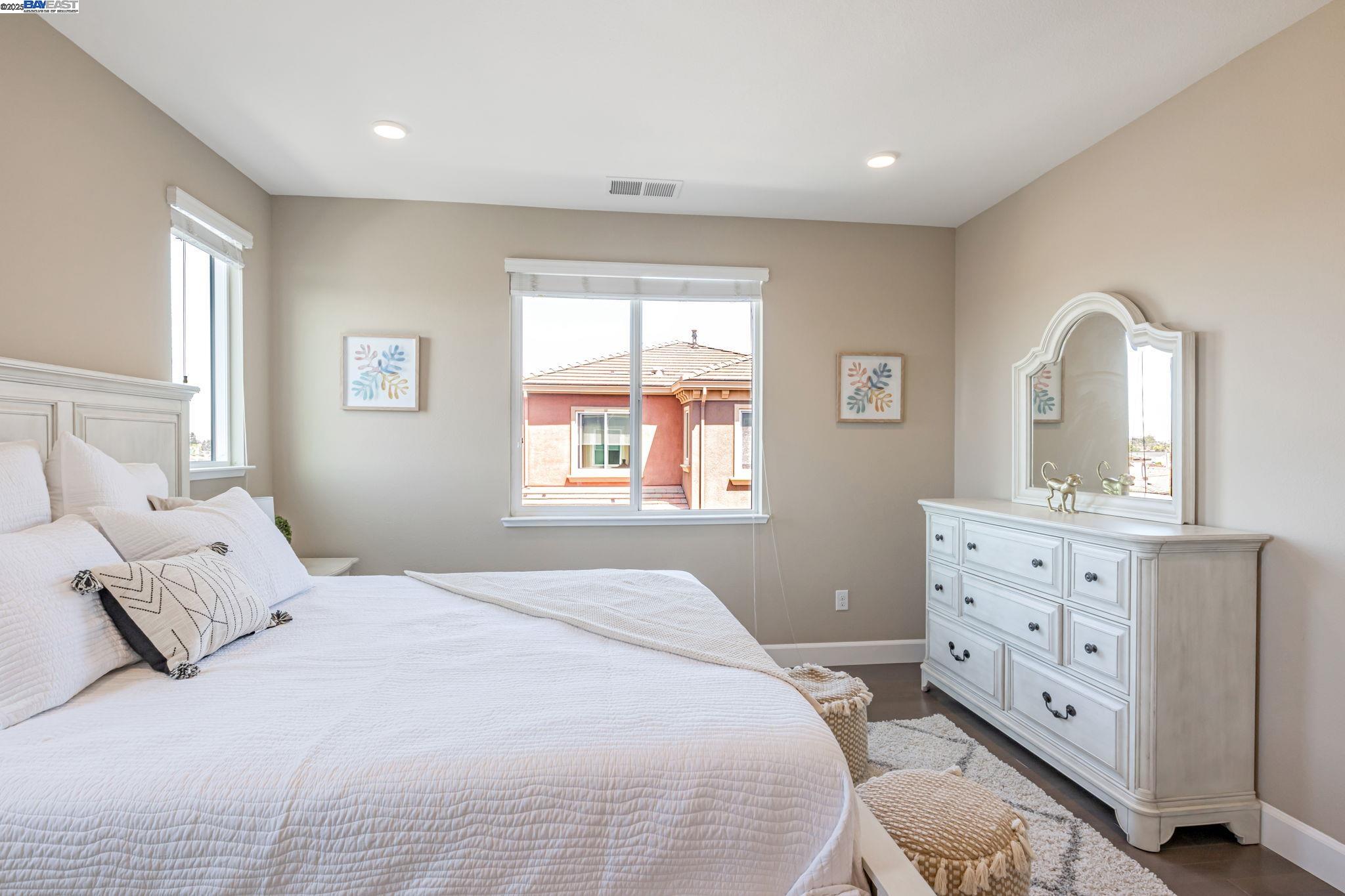Detail Gallery Image 24 of 39 For 5681 Pandorea Terrace, Newark,  CA 94560 - 3 Beds | 3 Baths