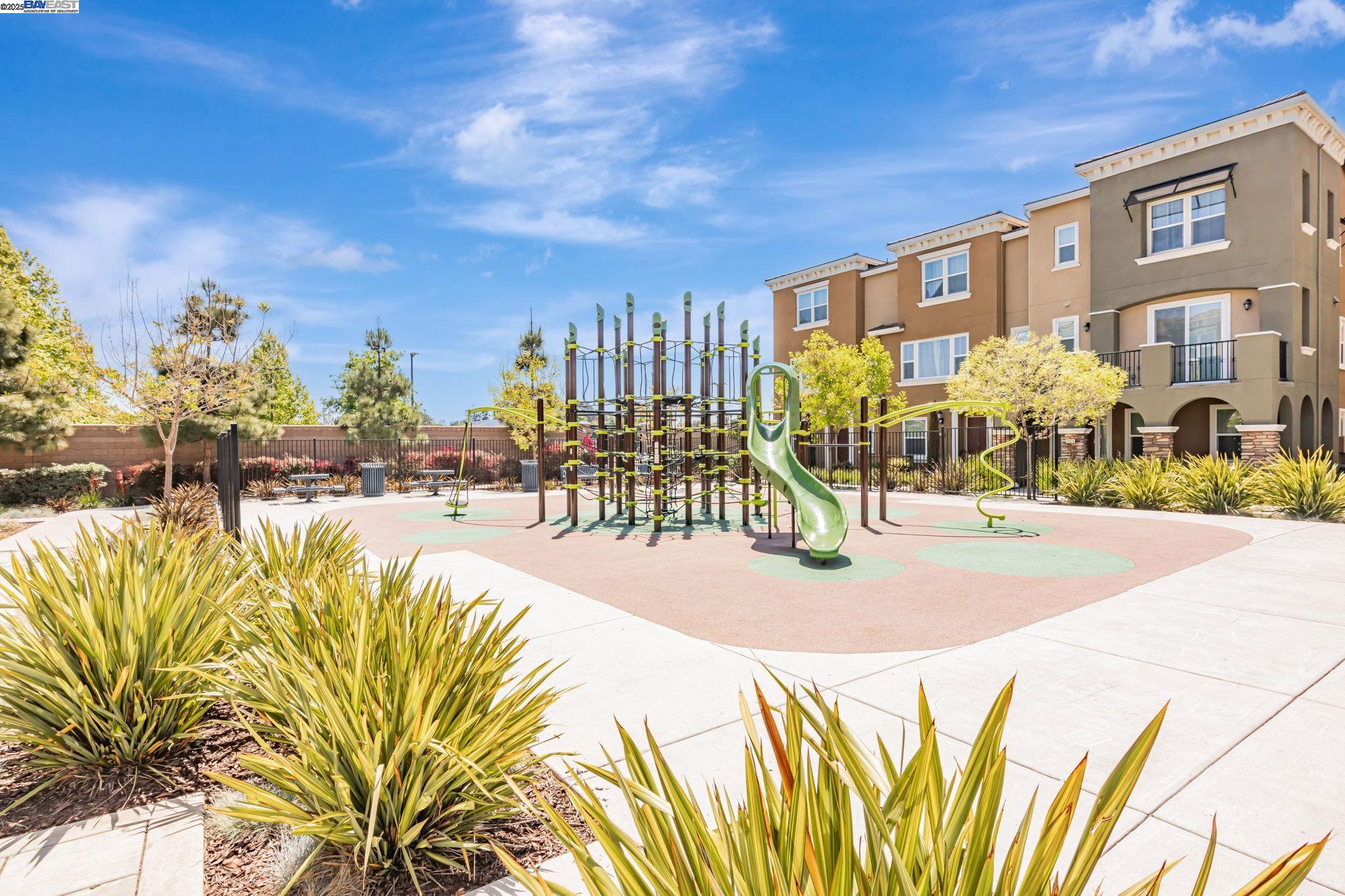 Detail Gallery Image 34 of 39 For 5681 Pandorea Terrace, Newark,  CA 94560 - 3 Beds | 3 Baths