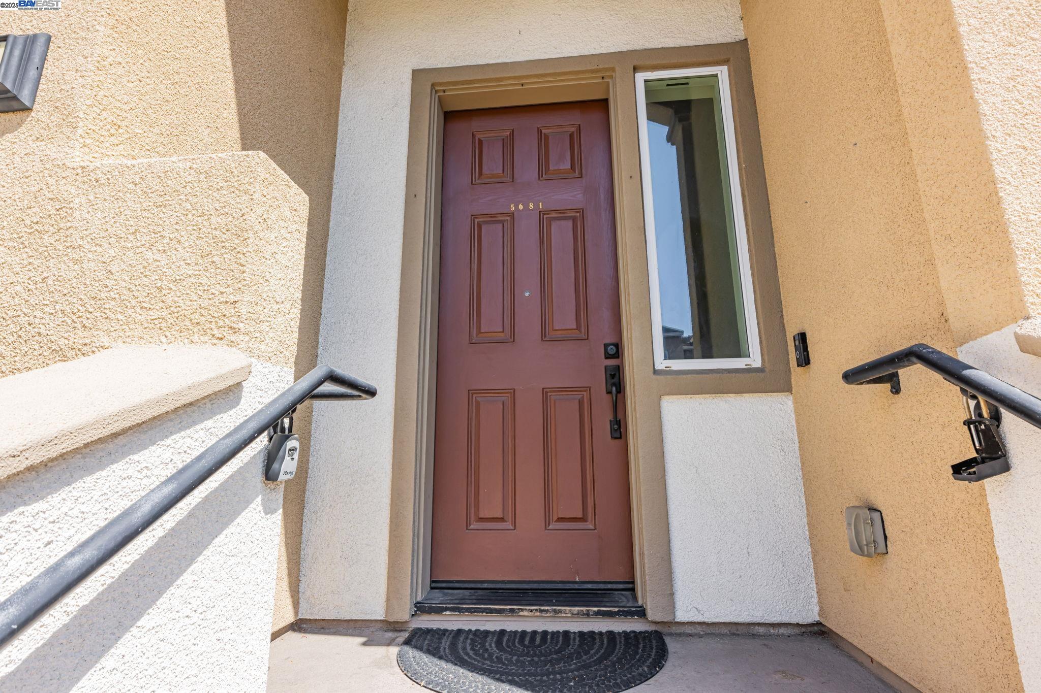 Detail Gallery Image 6 of 39 For 5681 Pandorea Terrace, Newark,  CA 94560 - 3 Beds | 3 Baths